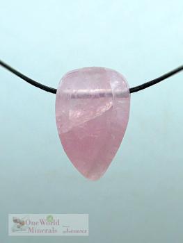 Preview: Freudentränen,  handgeschliffener Rosenquarz Schmuckanhänger (Var.1)